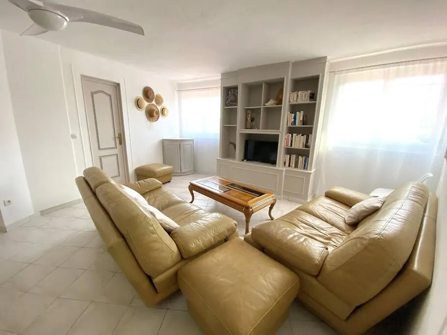 A Louer Haut De Villa 4 Pieces A Sainte-Maxime Golfe De St-Tropez
